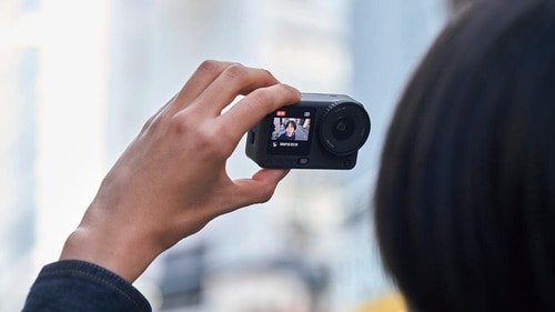 フロントディスプレイで、どう撮られているか確認可能 アクションカメラおすすめ イメージ