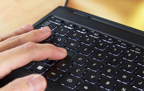 【使い勝手】やわらかい打鍵で長時間作業でも疲れにくい 小型ノートPCおすすめ イメージ3