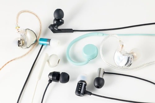 充電が面倒という人は有線イヤホン かわいいイヤホンおすすめ イメージ