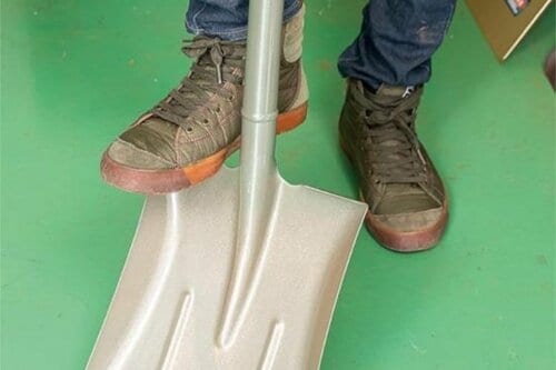 足掛けがあり土に差しやすい イメージ