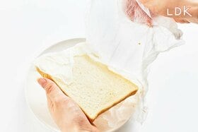 食パンはパン袋冷凍でOK！解凍30秒前のひと手間でサクもちになるって知ってた？【LDK】