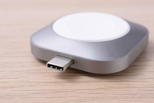 5位: USB-TypeC端子を備えたコンパクト充電器 Satechi「USB-C Apple Watch 充電ドック」