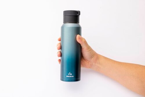 持ちやすく炭酸水も注ぎやすい 炭酸飲料を持ち運べる水筒おすすめ イメージ