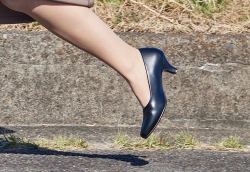 パンプスおすすめ フワラク 防水 スクエアトゥパンプス イメージ2