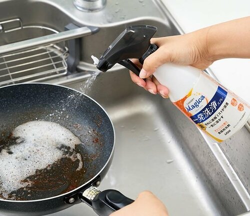 食器用泡スプレーですきまの汚れやベタベタ汚れを落とす！ 食器用泡スプレーおすすめ イメージ