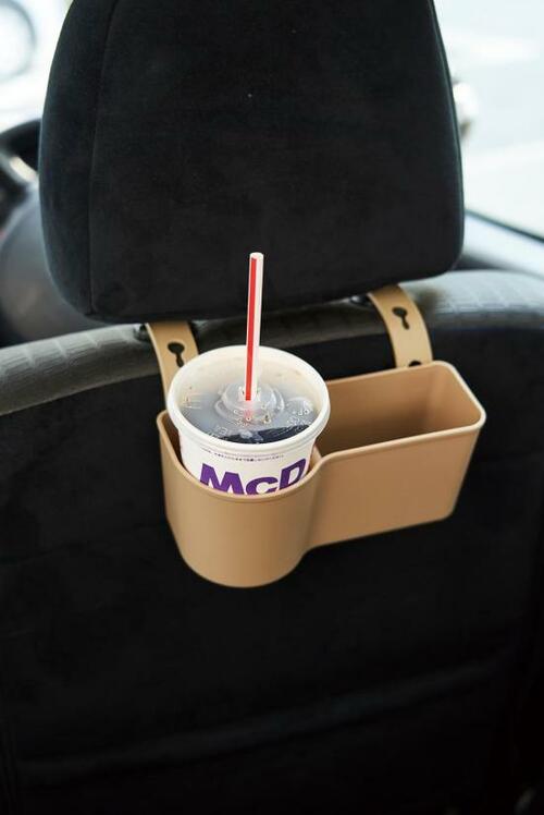 マストバイのワケ：ドリンクもお菓子も安心のホールド感 イメージ3