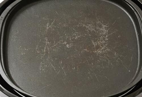 こびりついていた茶色のコゲが取れて 本来の鉄板が見えるまでになりました イメージ