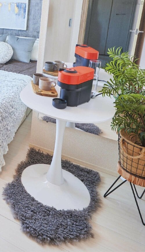 3．トレンドの変型テーブルでドリンクコーナーを作る 寝室をおしゃれに大改造おすすめ イメージ