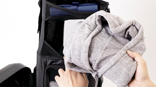 2段目：厚手のパーカーも入る便利な大きめポケット イメージ