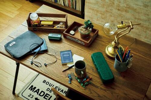 シンプルなデザインとカラーがブルックリン風の書斎に似合います イメージ