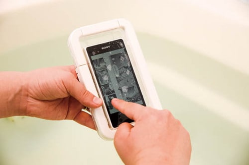防水ケースを装着して「風呂スマホ」を楽しもう イメージ4
