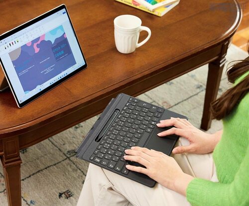 画像編集などをしながらキーボード操作 ノートパソコンおすすめ イメージ