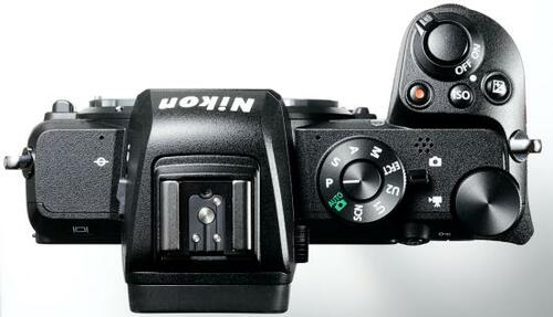 重さはわずか450g! 持ち運びやすい「APS-C」ミラーレスです イメージ