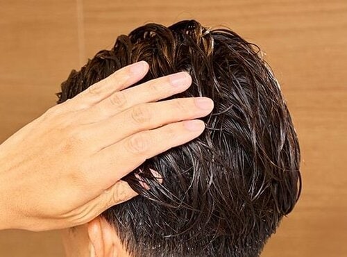 STEP5：トリートメントは地肌につけない メンズ頭皮クレンジングおすすめ イメージ