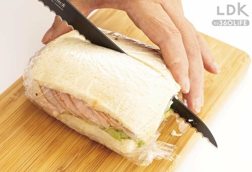 2:刃を後ろに引くように動かす パン切り包丁おすすめ イメージ