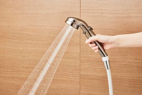 コンパクトな分、水流は細めでジェット一択なのが惜しい 節水シャワーヘッドおすすめ イメージ2