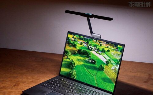 アームも伸ばせばより広範囲を照らせます BenQ「LaptopBar」おすすめ イメージ