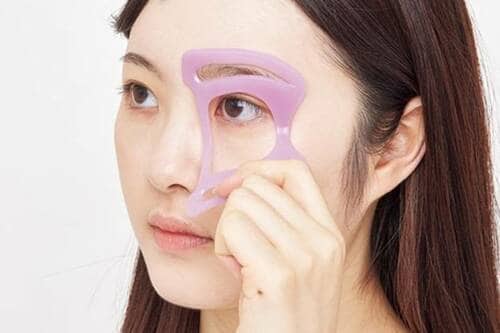 「眉テンプレート」不器用さんでも簡単キレイに描けるの？ イメージ