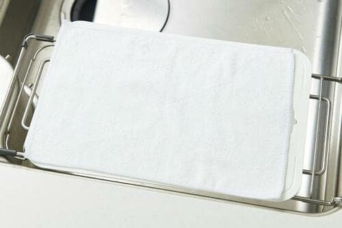 【おまけ】まな板の黒ずみはハイター漬けでキレイに！ イメージ2