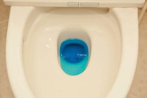 掃除ワザ2：トイレのサボったリングには洗剤パック イメージ3