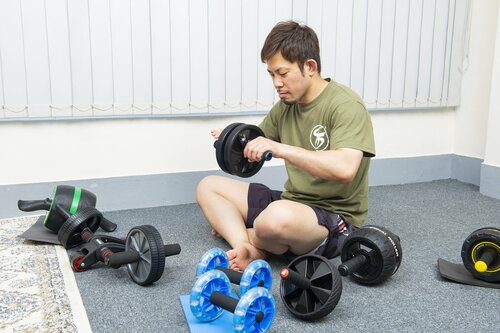 腹筋を鍛えるのに最適な「腹筋ローラー」 イメージ3