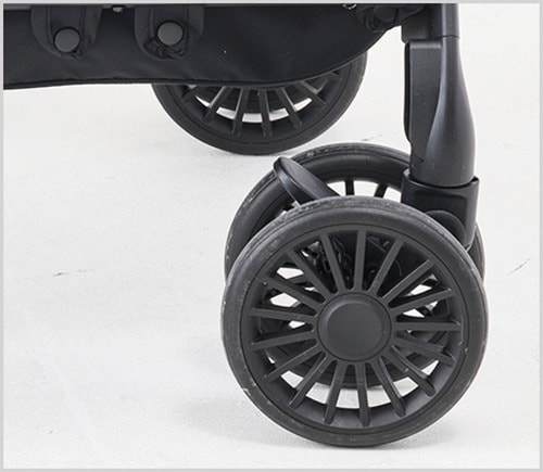 4輪フリー&大きめ車輪で走行性は優秀! A型ベビーカーおすすめ イメージ2