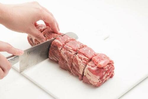 [牛ロールステーキ]牛薄切り肉を巻き巻きしてボリュームアップ！ イメージ2