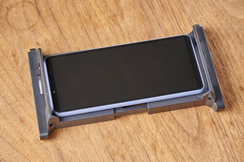結果：バネの力でしっかりホールドしてくれました！ スマホマウントパーツおすすめ イメージ3