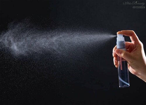 使用感：心地よい肌あたりで濡れ感なども感じない メイクキープミストおすすめ イメージ