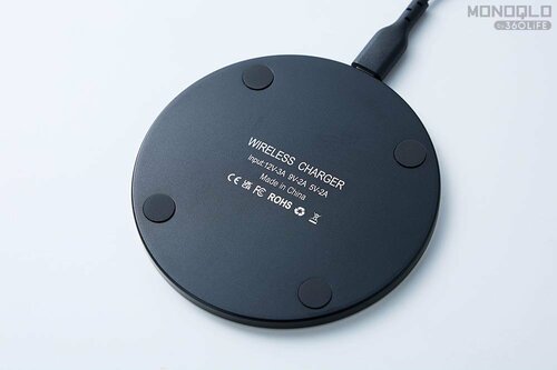 【充電のしやすさ】滑り止めのおかげでピタッと安定します ワイヤレス充電器おすすめ イメージ