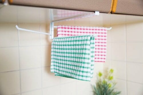 濡れてかさばる布巾はハンガーにかけるのがベストです