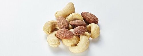 9位: 【9位】ファミリーマート安定感のあるローストナッツ イメージ