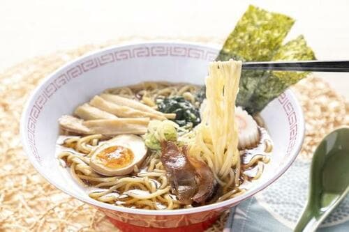 【1杯192円】最強の冷凍ラーメン！ キンレイ「具付き醤油ラーメン」 イメージ2