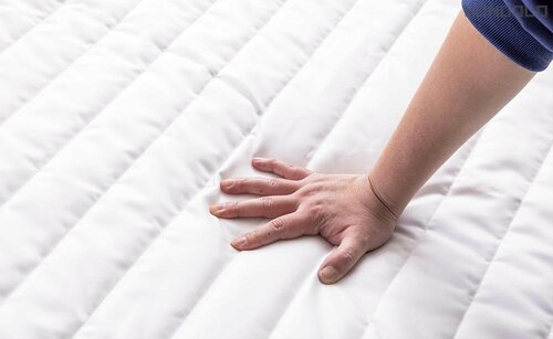 ただしスプリングの硬い感触が気になる人はいるかも 脚付きベッドマットレスおすすめ イメージ