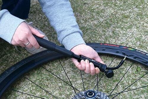 両手でしっかりつかめるスタイル イメージ