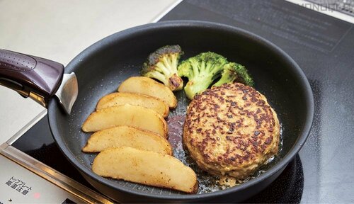 STEP3：フライパンで焼く 冷凍玉ねぎのみじん切りおすすめ イメージ