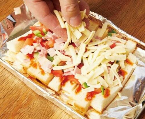 「パンの耳ピザ」をつくる イメージ2