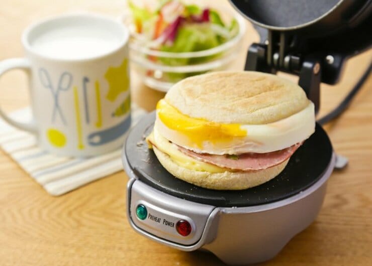 「イロモノでしょ？」の前評判を覆す<br />識者・編集部員一同絶賛のマフィンメーカー