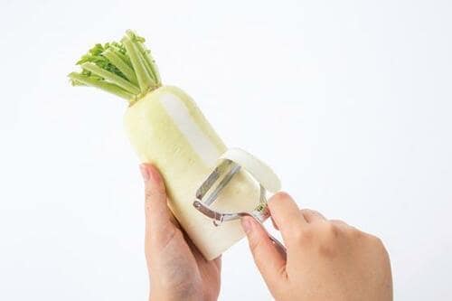 軽く当てるだけで 抵抗感なく向ける貝印 イメージ4