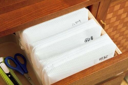 その５：未チェックのDMや明細はセリアのビニールポーチにイン イメージ