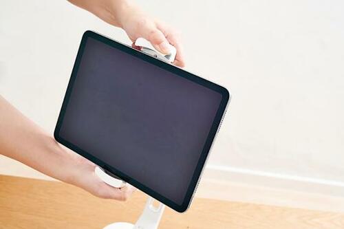 目線の高さに調整できるのはアーム型だけ！ イメージ3