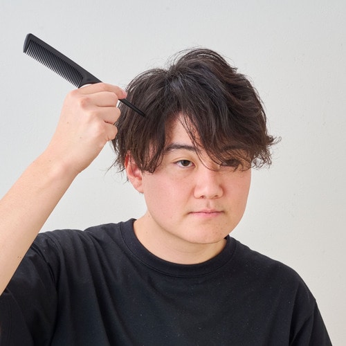 STEP5：シルエットや束感を整える ジェルグリースおすすめ イメージ2