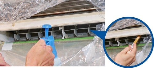 STEP9:フィンに洗剤をかけ汚れを浮かす エアコン掃除おすすめ イメージ