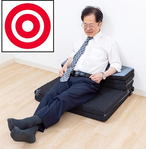 使わないときは折りたたんでソファに! 折りたたみマットレスおすすめ イメージ