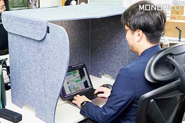 広げるだけ。簡単に集中環境を作る最適解! ライト付きなのも便利(MONOQLO)