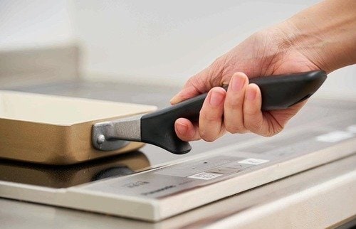 選び方2：取っ手の握りやすさや形状をチェック 卵焼き器・卵焼きフライパンおすすめ イメージ