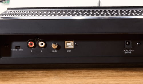 フォノイコライザー内蔵で有線接続も安定 レコードプレーヤーおすすめ イメージ
