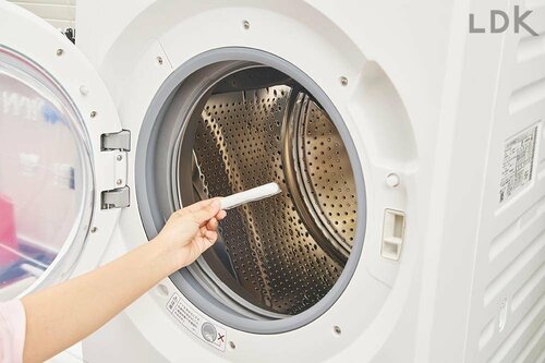 洗濯洗剤のスティックタイプを実際に使っている写真