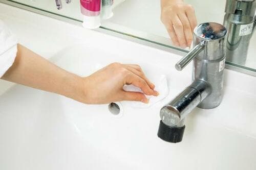 クロスを洗うのが面倒……それならウェットシートも使えます イメージ