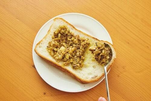 トーストアレンジ1：鯖缶のドライカレーペーストのせ イメージ5